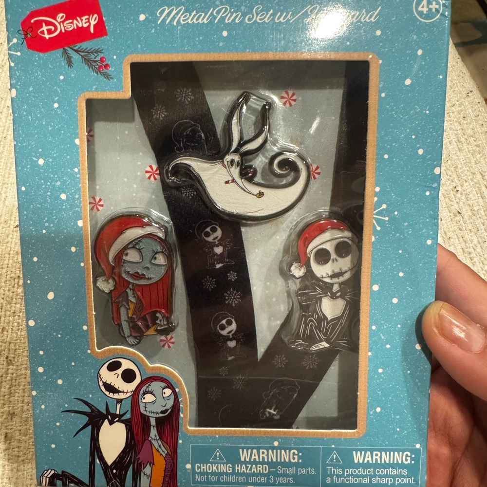Disney The Nightmare Before Christmas - Metal Pin Set W/ Lanyard! BRAND NEW!